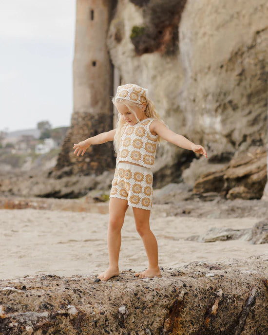 Rylee + Cru - Ens. Crochet Daisy