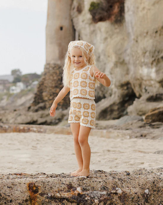 Rylee + Cru - Ens. Crochet Daisy