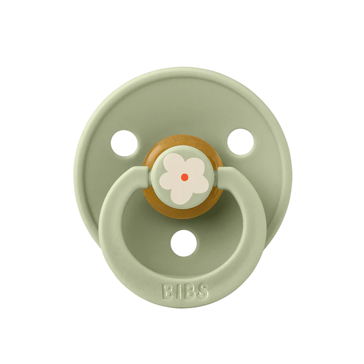 Une suce verte sage avec une illustration de fleur blanche sur le bouton.