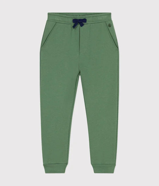 Un pantalon jogging vert à taille élastique et lacet ajustable noir, cheville élastique.