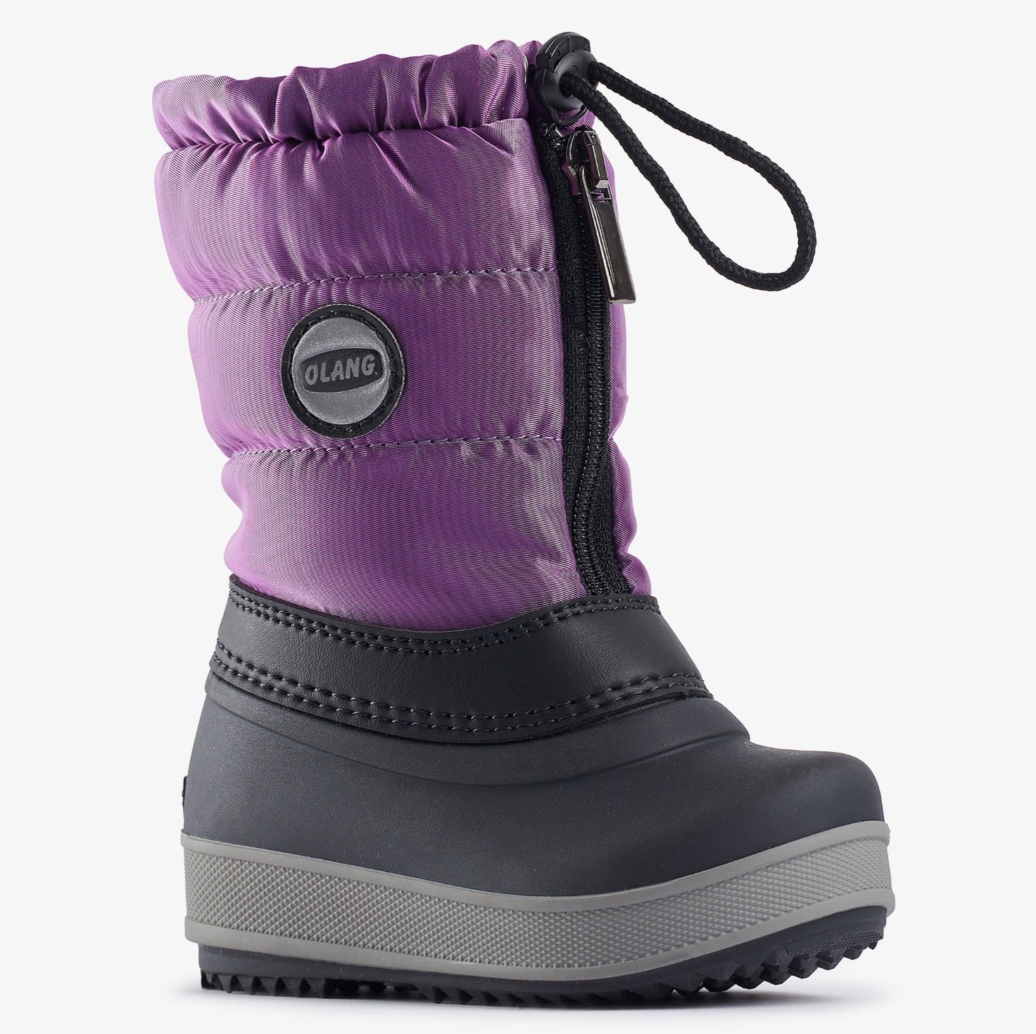 Une botte de neige à la jambe matelassé mauve et le pied noir.