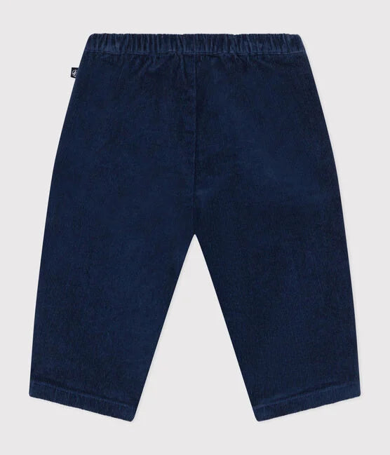 Un pantalon pour bébé en velours côtelé bleu marine avec taille élastique et ruban blanc ajustable.
