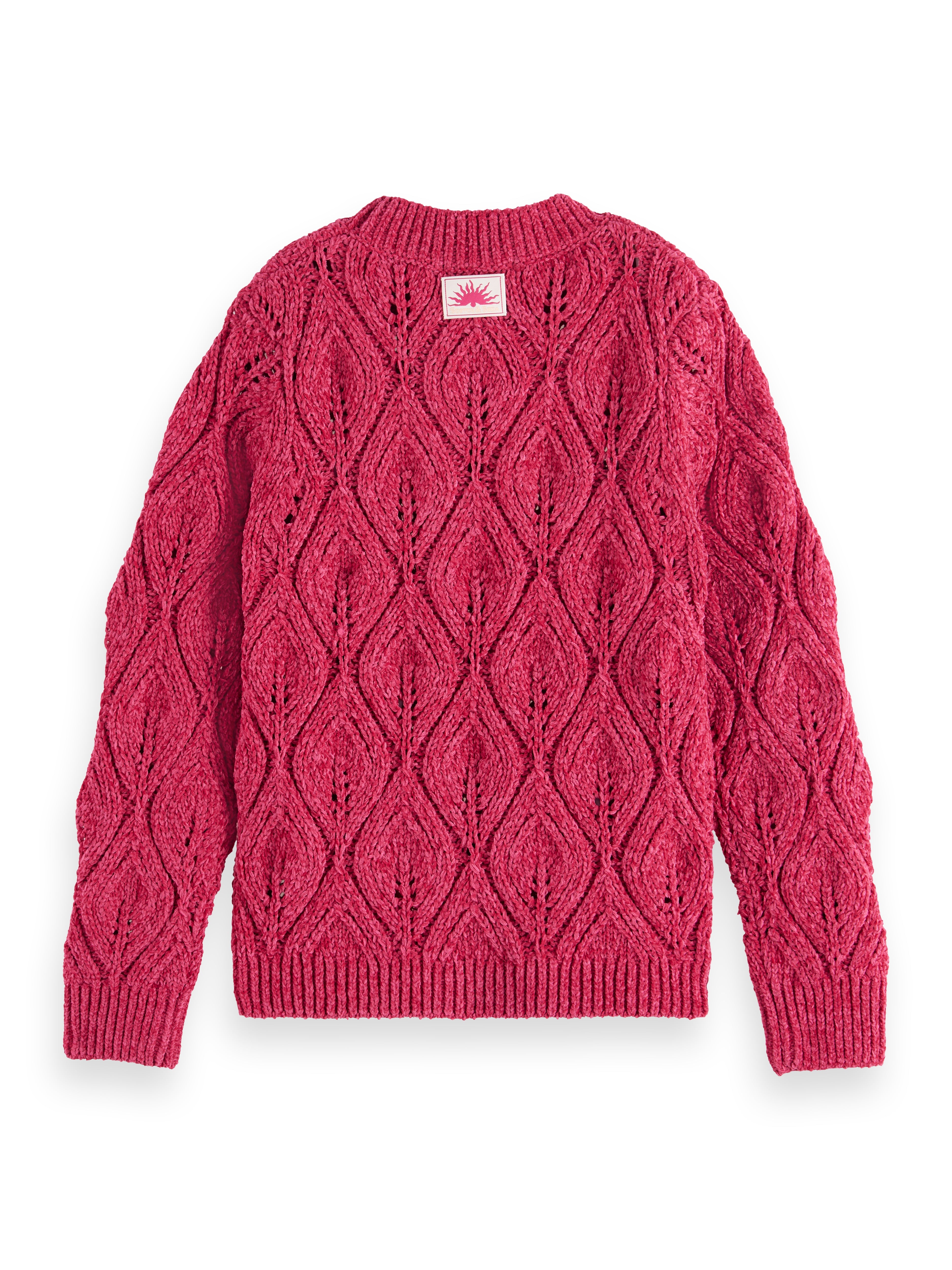 Pull en tricot avec une texture de velours rose.