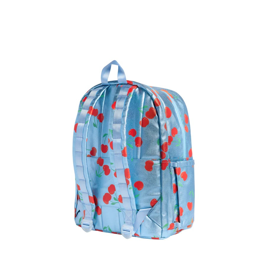 Sac à dos bleu métallique à motif imprimé de cerises. Une double poche à zipper sur le devant.