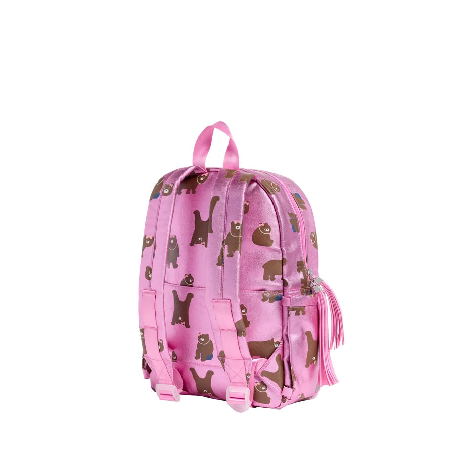 Un sac à dos rose métallique avec un imprimé de motif d'ours. Une poche à zipper sur l'avant.