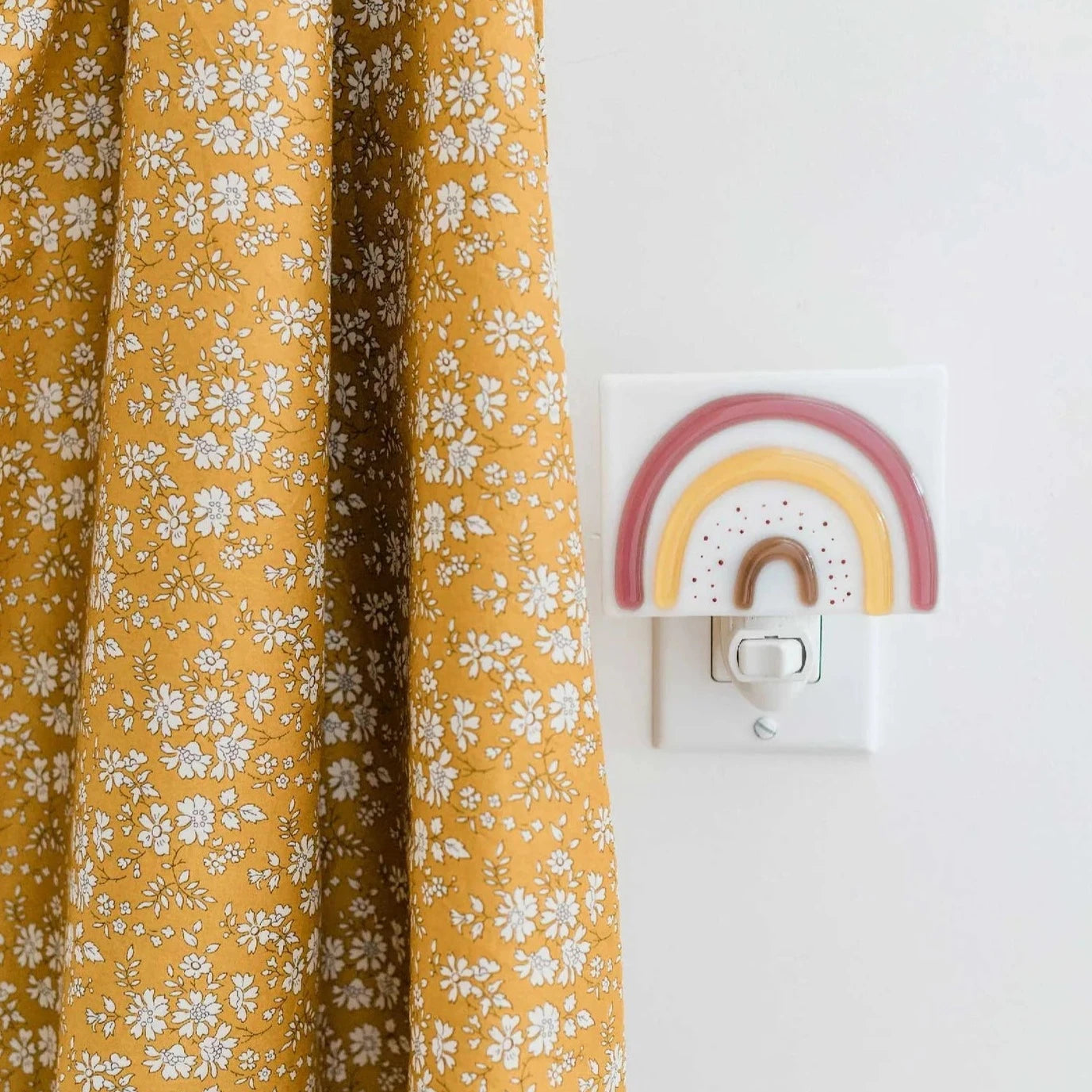 Veille Sur Toi - Pink Rainbow Nightlight