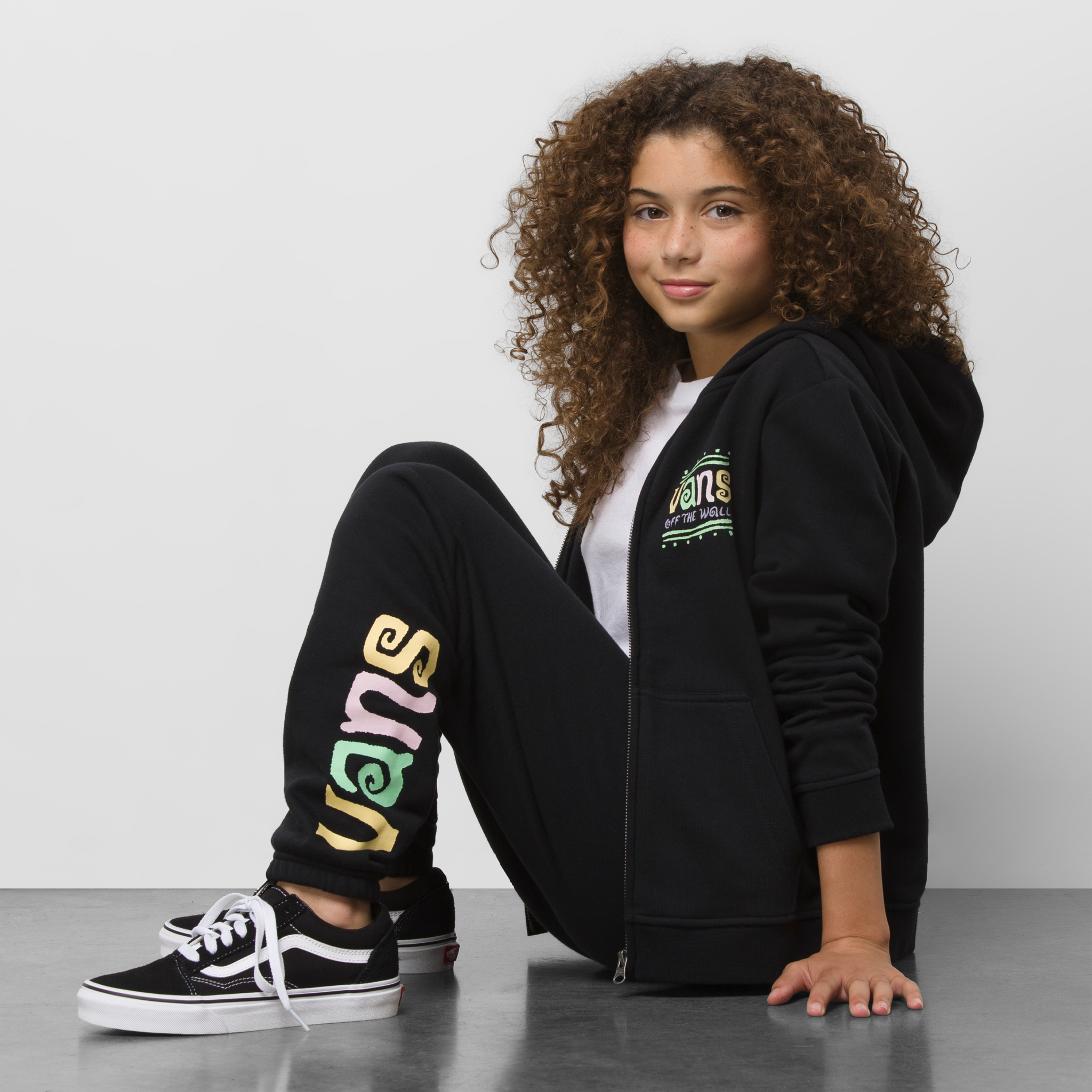 Black vans off deals the wall hoodie