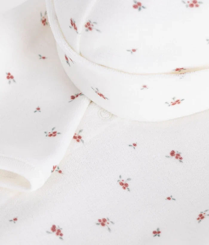  Pyjama bébé blanc à imprimé fleuri rouge en coton doux – détail tissu