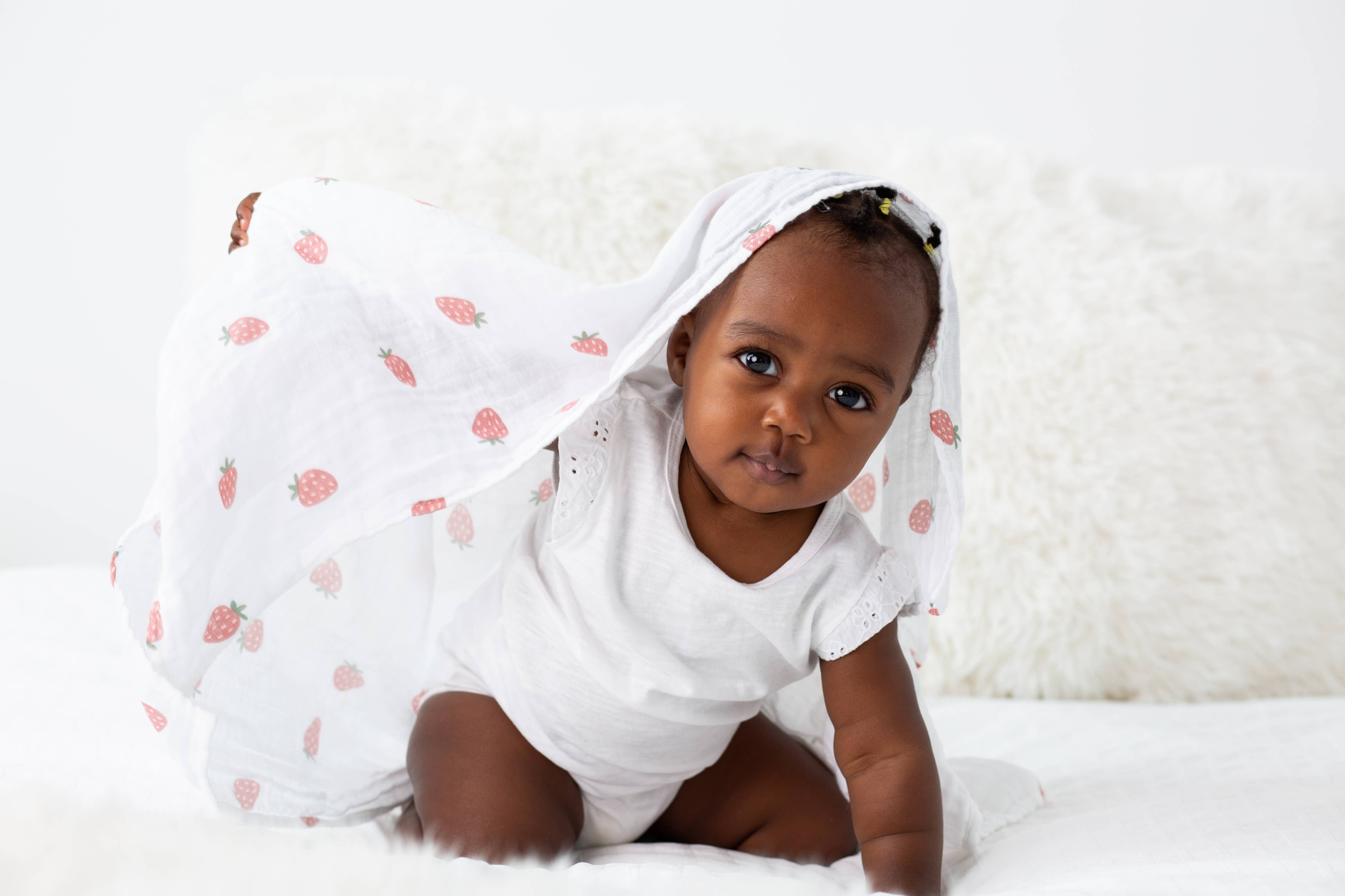 Lulujo - Cotton Muslin Swaddle Blanket - Strawberries