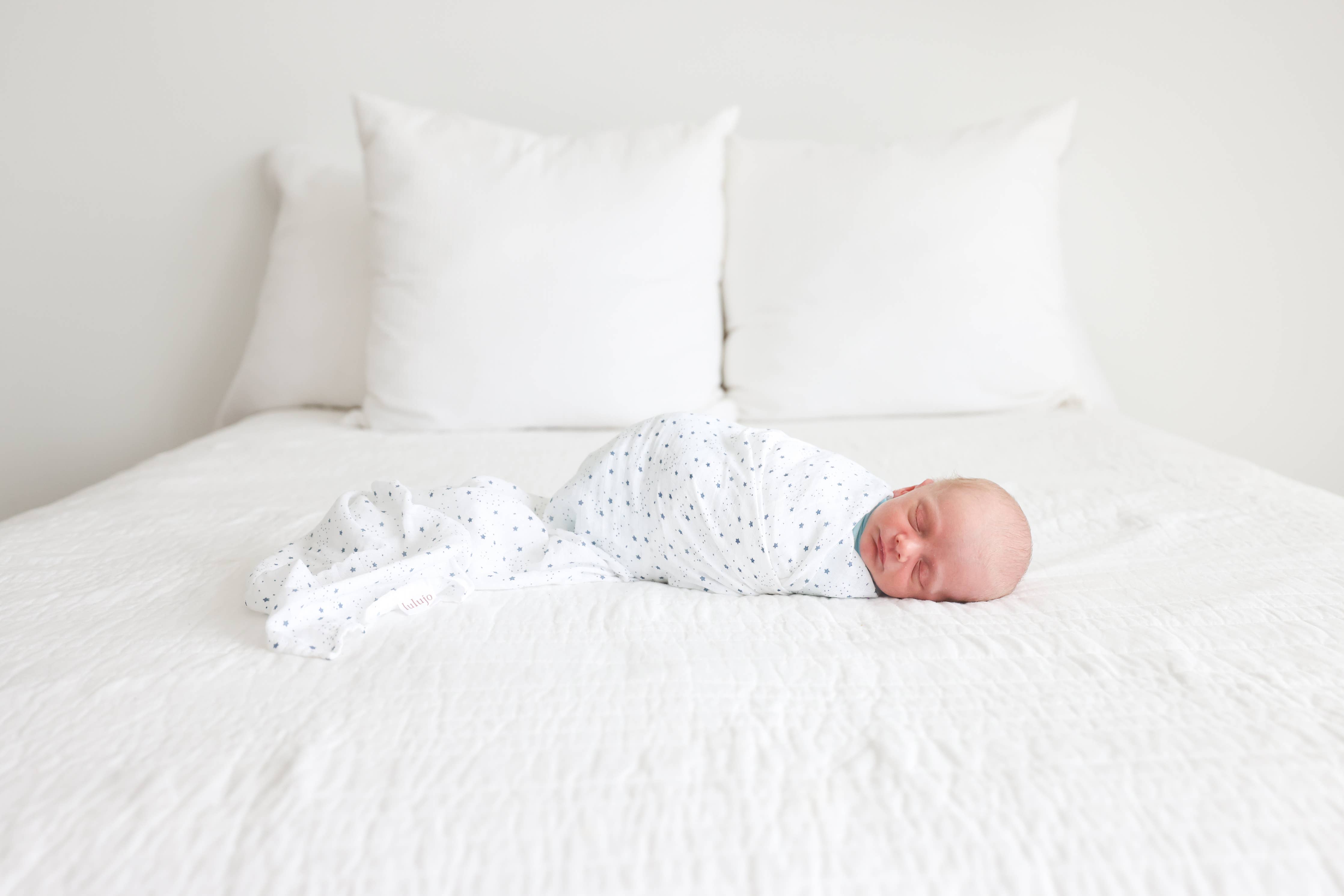 Lulujo - Cotton Muslin Swaddle Blanket - Stars