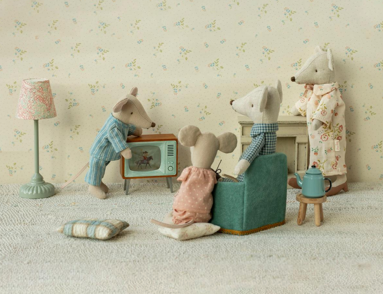 Maileg - Grandma and Grandpa Mouse, cigar box