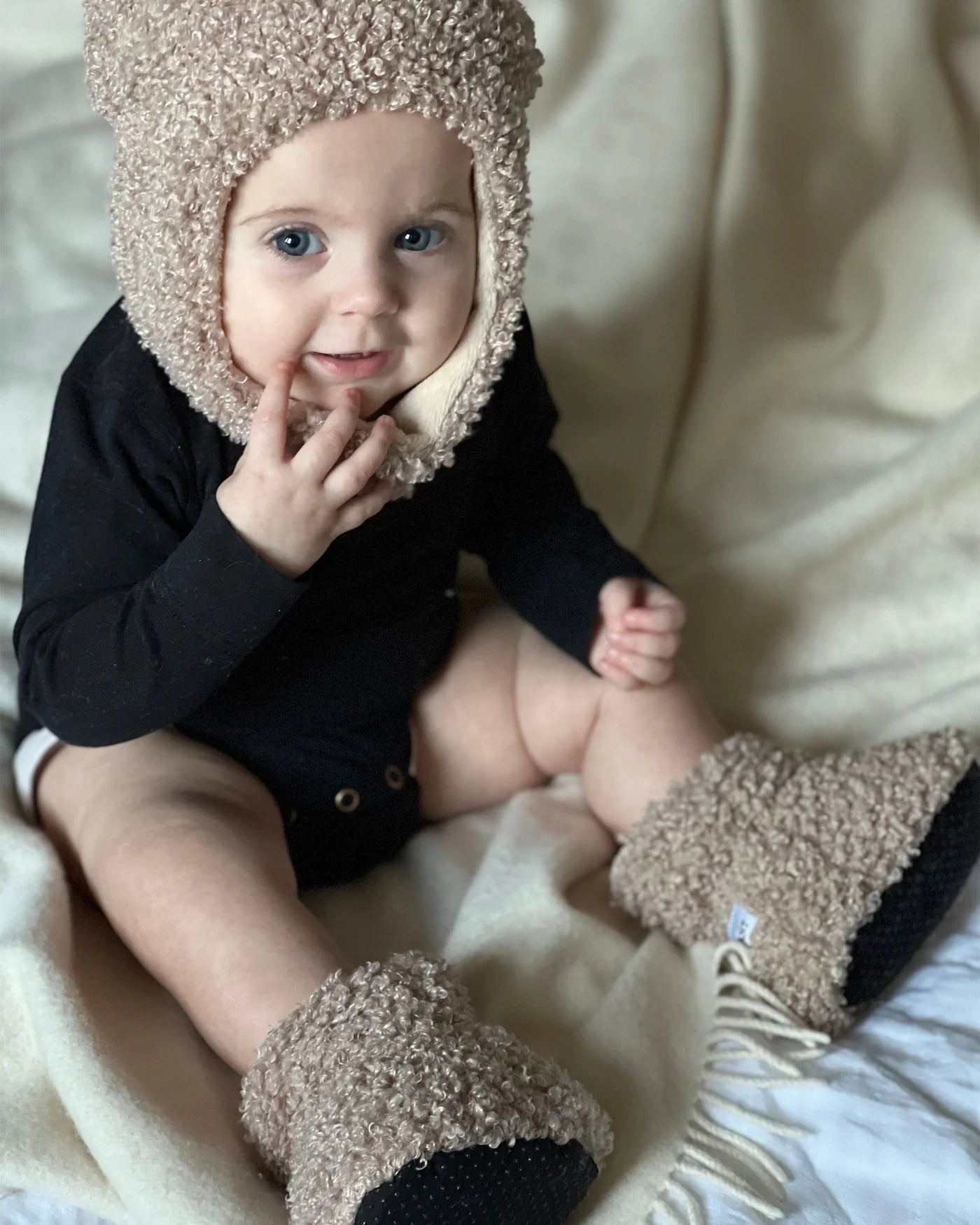 7 AM - Baby Booties - Teddy
