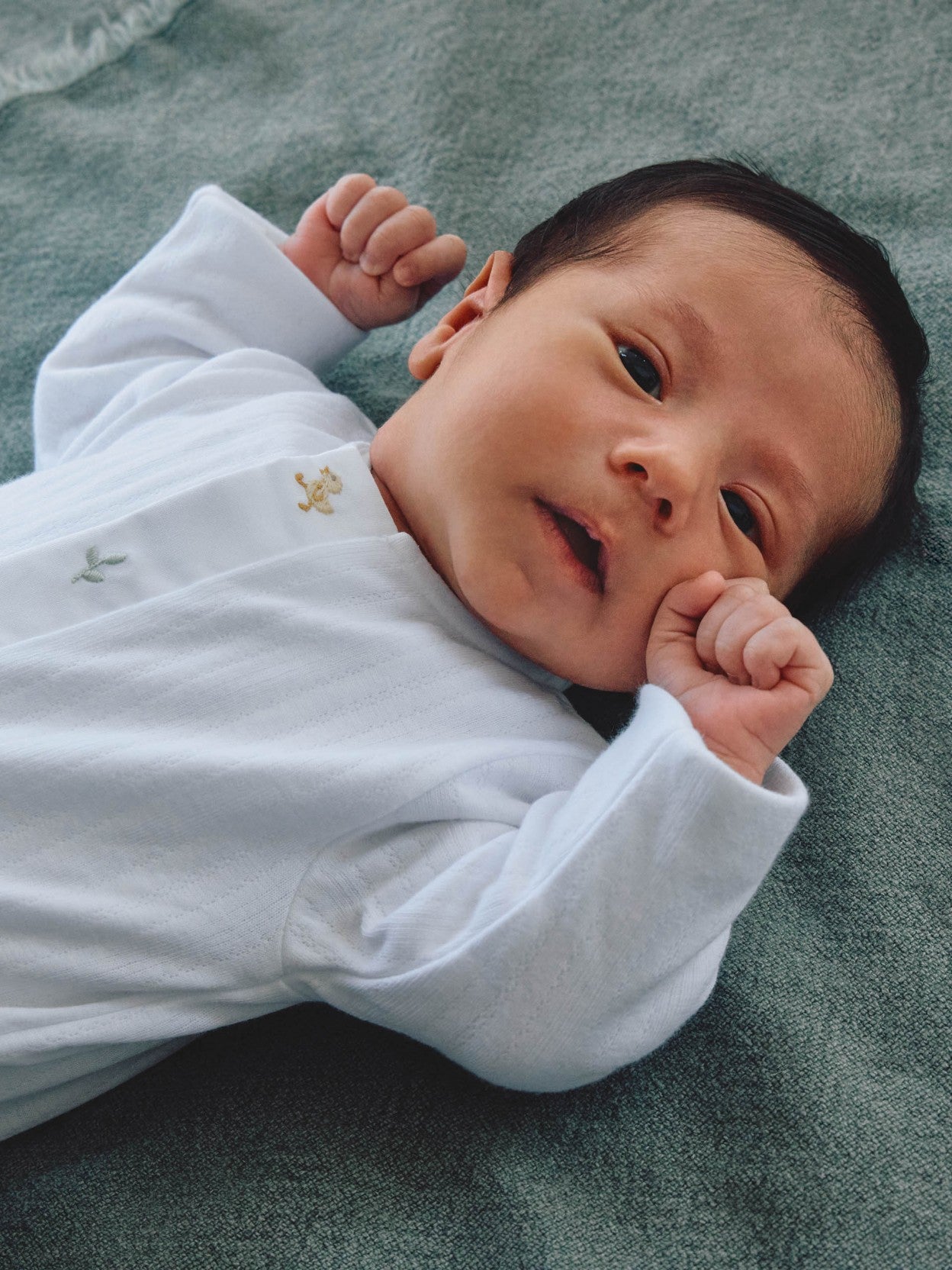 Laranjinha - Babygrow in organic cotton with embroidered detail