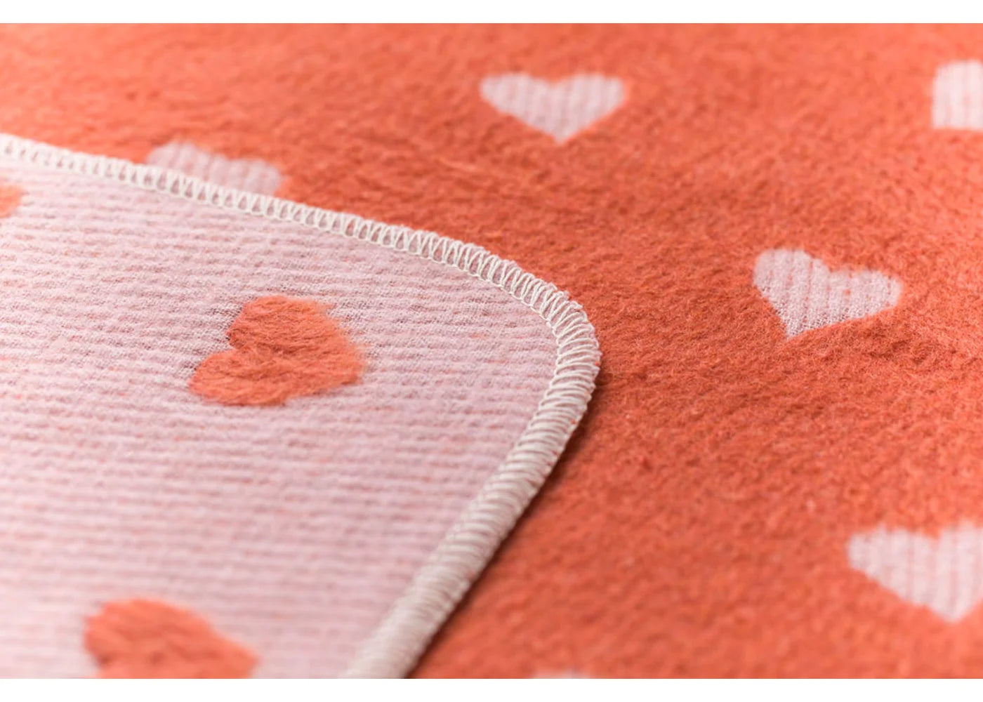 David Fussenegger - Baby Carla Pink Blanket: Hearts Allover