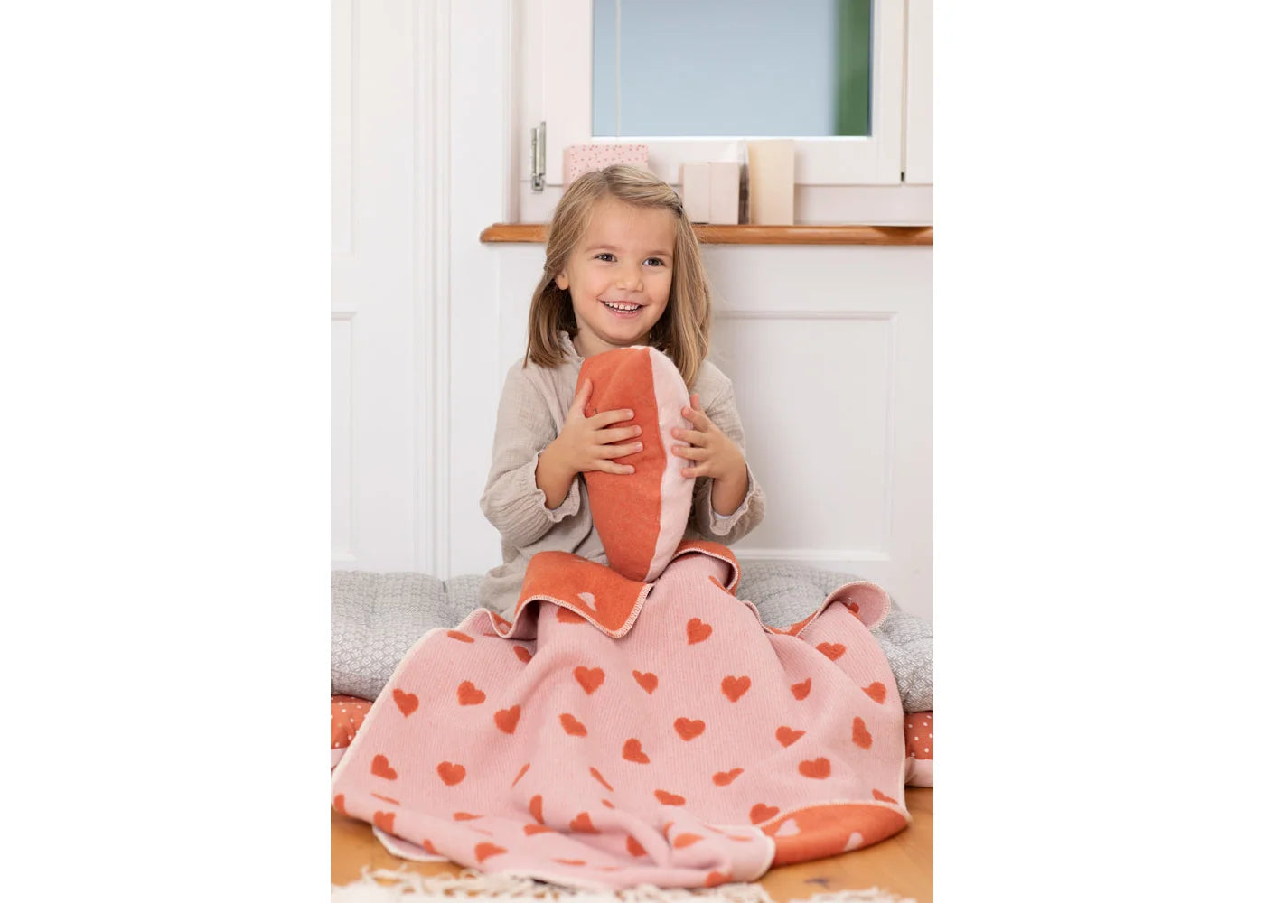 David Fussenegger - Baby Carla Pink Blanket: Hearts Allover