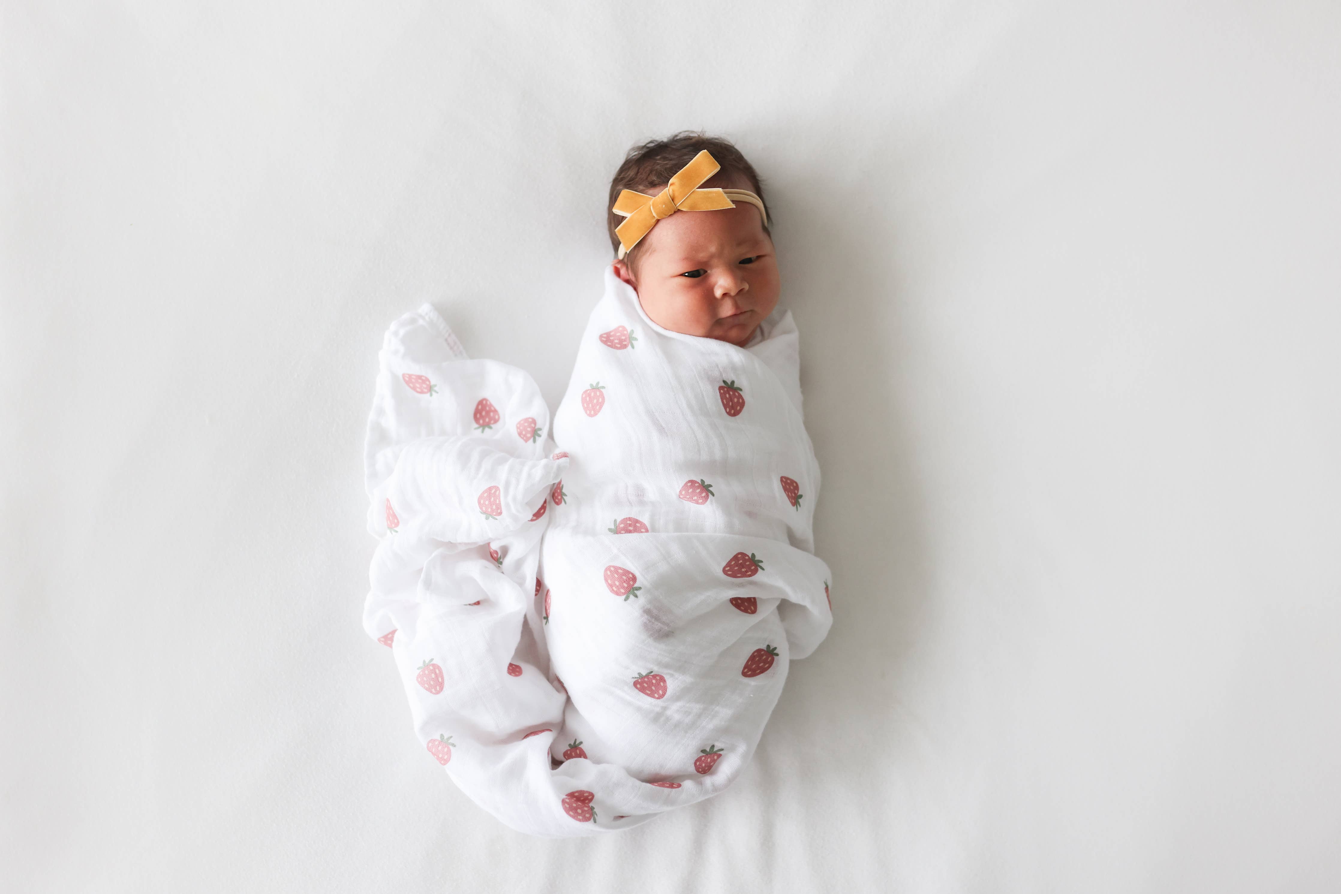 Lulujo - Cotton Muslin Swaddle Blanket - Strawberries