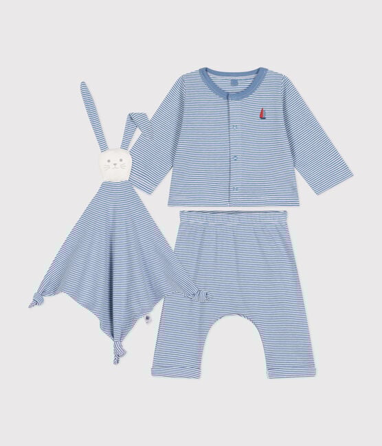Un chandail à manche longues, un pantalon et une couverte pour bébé bleu, à plat.