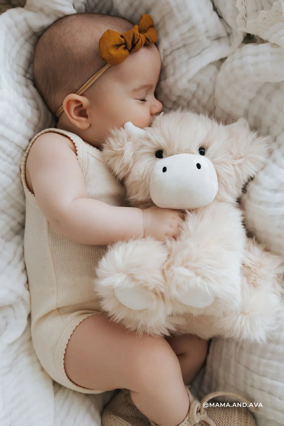 Snuggle Bunnies - Hilda la vache highland