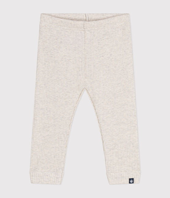 Un legging pour bébé blanc avec côtes et taille élastique.