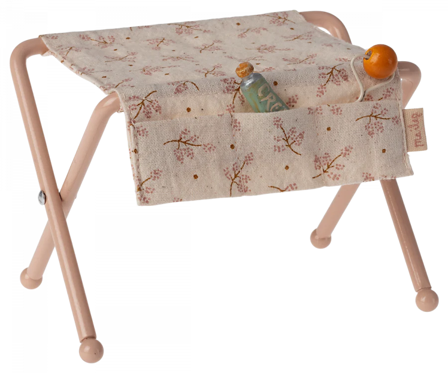 Maileg - Changing table for baby mouse